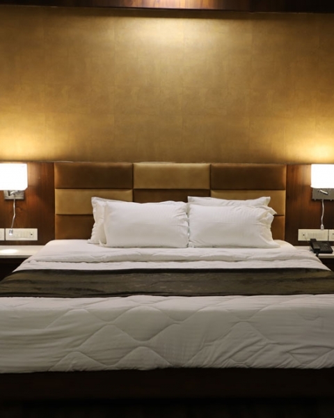 PREMIUM ROOM by hotel keshwaras jamnagar